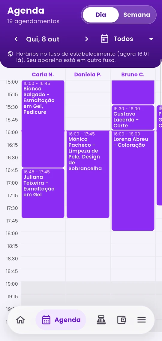 Agenda do dia com uma coluna para cada profissional