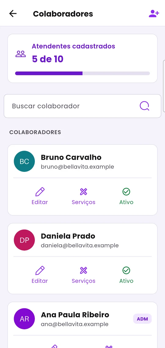 Lista de colaboradores, com o contador de atendentes do plano e os botões Editar, Serviços e Ativo
